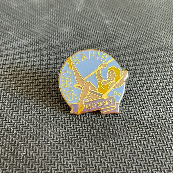 Sahib Shrine Circus Mom and Dad Pin 1994 Collectors Pins with Backs Great Cond. - Picture 2 of 6